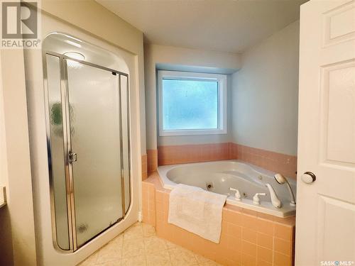 100 Centre Street, Regina Beach, SK - Indoor Photo Showing Bathroom