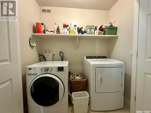 100 Centre Street, Regina Beach, SK - Indoor Photo Showing Laundry Room