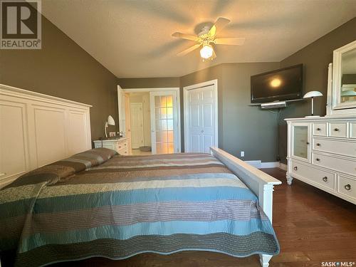 100 Centre Street, Regina Beach, SK - Indoor Photo Showing Bedroom