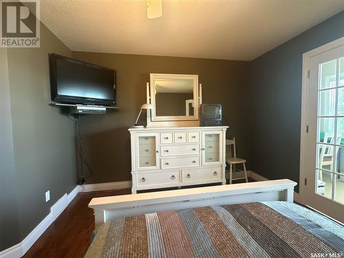 100 Centre Street, Regina Beach, SK - Indoor Photo Showing Bedroom