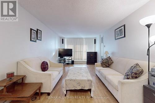 605 - 1275 Markham Road, Toronto (Woburn), ON - Indoor Photo Showing Living Room