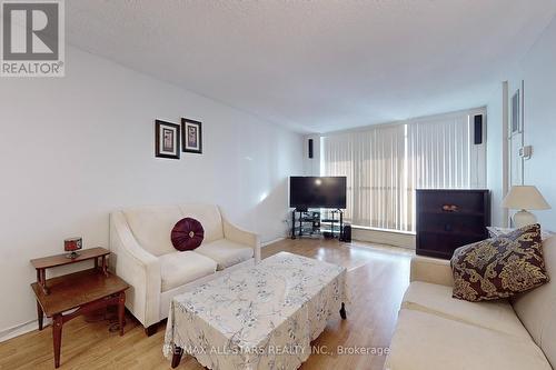 605 - 1275 Markham Road, Toronto (Woburn), ON - Indoor Photo Showing Living Room