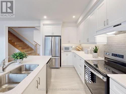 44 Big Canoe Drive, Georgina (Sutton & Jackson'S Point), ON - Indoor Photo Showing Kitchen With Double Sink With Upgraded Kitchen