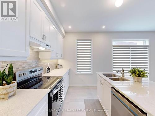 44 Big Canoe Drive, Georgina (Sutton & Jackson'S Point), ON - Indoor Photo Showing Kitchen With Double Sink With Upgraded Kitchen