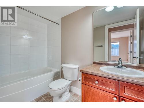 256 Hastings Avenue Unit# 212, Penticton, BC - Indoor Photo Showing Bathroom