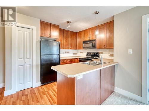 256 Hastings Avenue Unit# 212, Penticton, BC - Indoor Photo Showing Kitchen With Double Sink