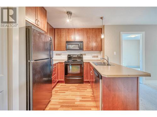 256 Hastings Avenue Unit# 212, Penticton, BC - Indoor Photo Showing Kitchen With Double Sink