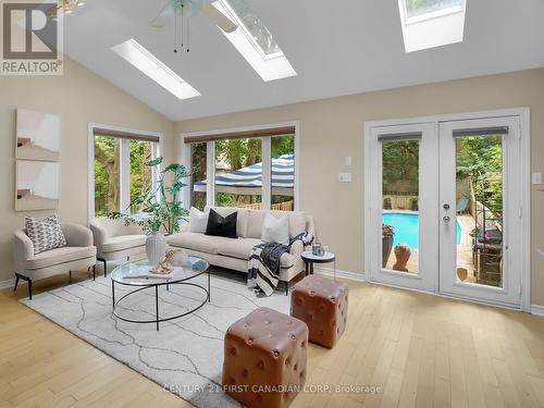 559 St James Street, London, ON - Indoor Photo Showing Living Room