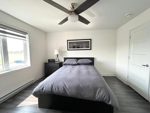 Chambre Ã  coucher principale - 102-130 Rue Des Aubépines, Vaudreuil-Dorion, QC - Indoor Photo Showing Bedroom