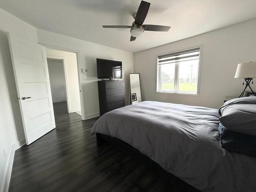 Chambre Ã  coucher principale - 102-130 Rue Des Aubépines, Vaudreuil-Dorion, QC - Indoor Photo Showing Bedroom