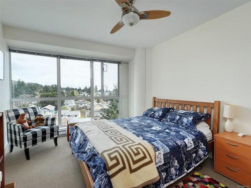 627-2745 Veterans Memorial Pkwy, Langford, BC - Indoor Photo Showing Bedroom