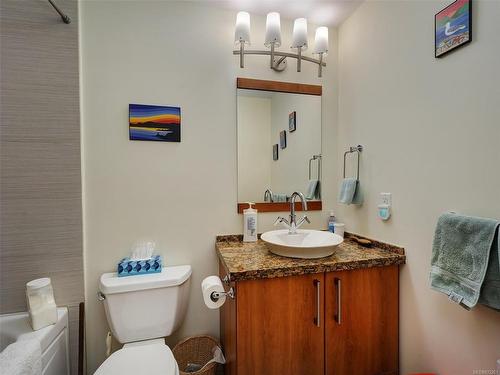 627-2745 Veterans Memorial Pkwy, Langford, BC - Indoor Photo Showing Bathroom