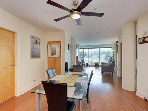 627-2745 Veterans Memorial Pkwy, Langford, BC - Indoor Photo Showing Dining Room