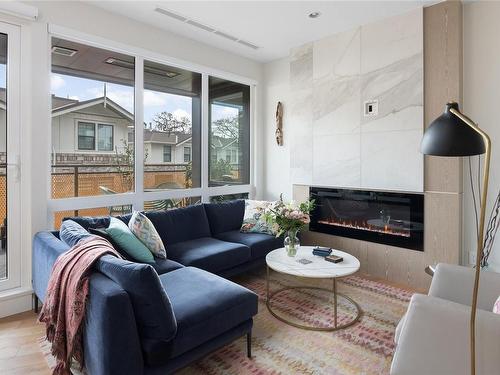 205-1201 Fort St, Victoria, BC - Indoor Photo Showing Living Room With Fireplace