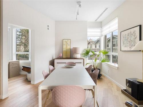 205-1201 Fort St, Victoria, BC - Indoor Photo Showing Dining Room