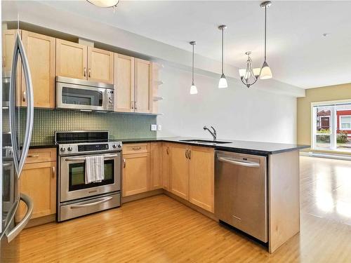 117-866 Brock Ave, Langford, BC - Indoor Photo Showing Kitchen