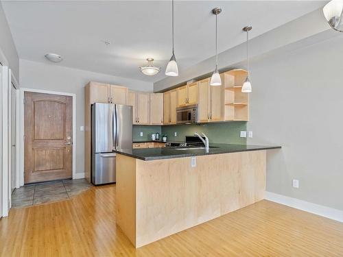 117-866 Brock Ave, Langford, BC - Indoor Photo Showing Kitchen