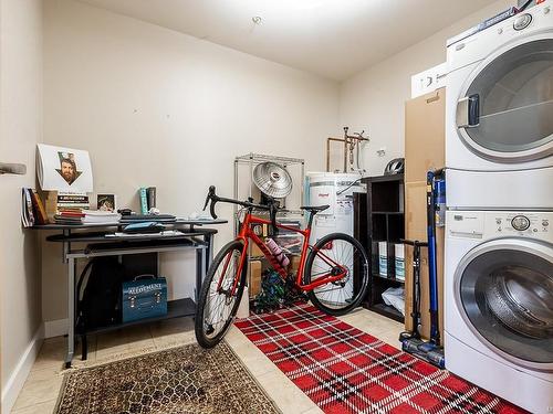 203-1629 Townsite Rd, Nanaimo, BC - Indoor Photo Showing Laundry Room