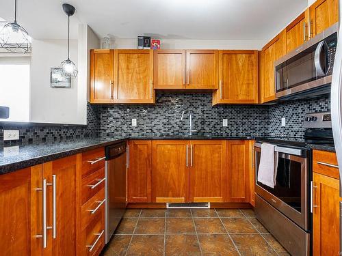 203-1629 Townsite Rd, Nanaimo, BC - Indoor Photo Showing Kitchen