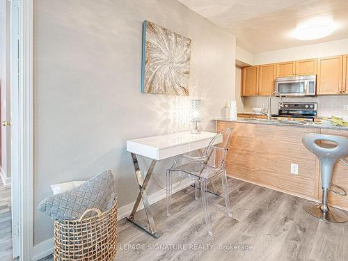 315-1730 Eglinton Ave E, Toronto, ON - Indoor Photo Showing Kitchen