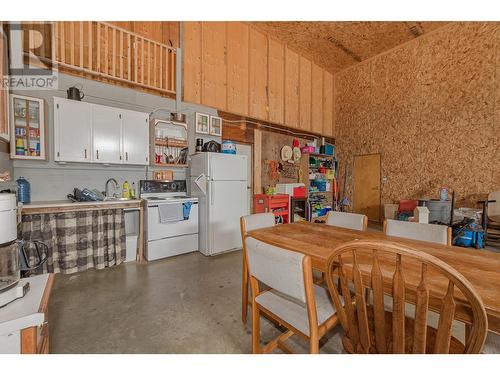 4420 Schubert Road, Spallumcheen, BC - Indoor Photo Showing Kitchen