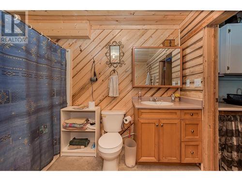 4420 Schubert Road, Spallumcheen, BC - Indoor Photo Showing Bathroom