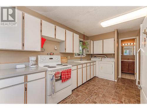 4420 Schubert Road, Spallumcheen, BC - Indoor Photo Showing Kitchen