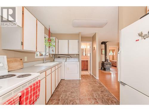 4420 Schubert Road, Spallumcheen, BC - Indoor Photo Showing Kitchen