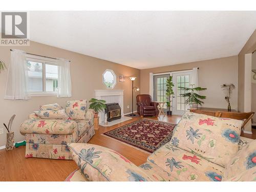 4420 Schubert Road, Spallumcheen, BC - Indoor Photo Showing Living Room With Fireplace