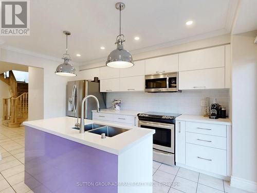 268 Forest Run Boulevard, Vaughan (Patterson), ON - Indoor Photo Showing Kitchen With Double Sink With Upgraded Kitchen