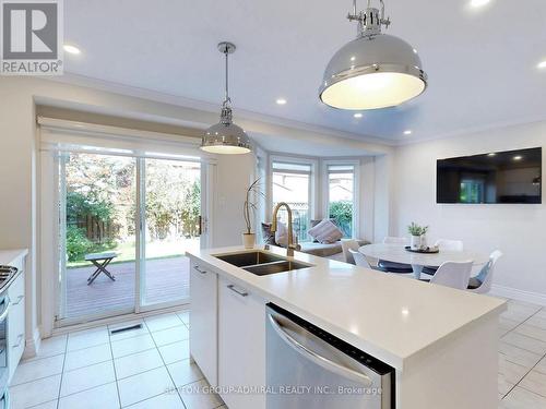 268 Forest Run Boulevard, Vaughan (Patterson), ON - Indoor Photo Showing Kitchen With Double Sink With Upgraded Kitchen