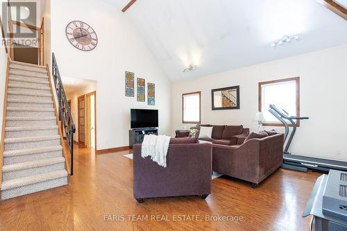 63 Broadview Street, Collingwood, ON - Indoor Photo Showing Living Room