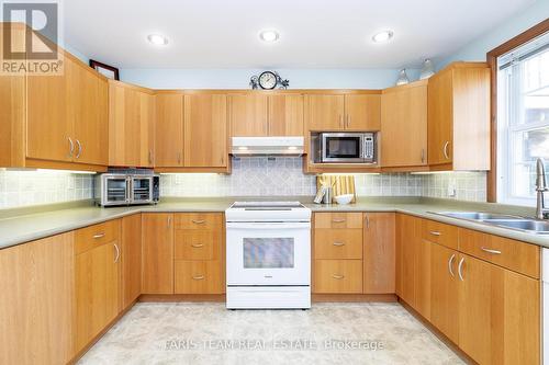 63 Broadview Street, Collingwood, ON - Indoor Photo Showing Kitchen With Double Sink