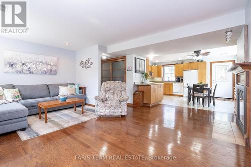 63 Broadview Street, Collingwood, ON - Indoor Photo Showing Living Room