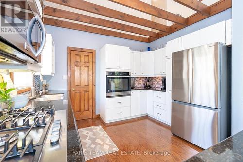 63 Broadview Street, Collingwood, ON - Indoor Photo Showing Kitchen