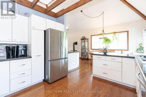 63 Broadview Street, Collingwood, ON - Indoor Photo Showing Kitchen