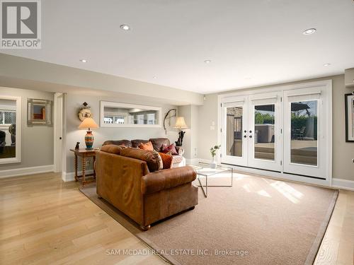 4086 Hickory Drive, Mississauga, ON - Indoor Photo Showing Living Room