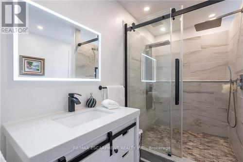 15 Pinecreek Road, Hamilton (Waterdown), ON - Indoor Photo Showing Bathroom