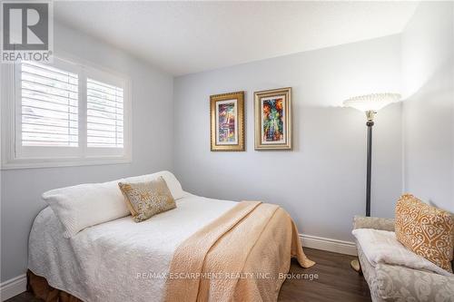 15 Pinecreek Road, Hamilton (Waterdown), ON - Indoor Photo Showing Bedroom