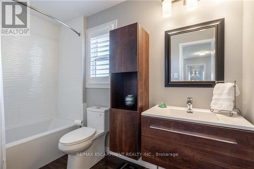 15 Pinecreek Road, Hamilton (Waterdown), ON - Indoor Photo Showing Bathroom