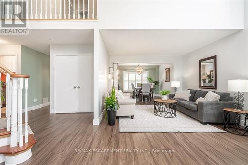 15 Pinecreek Road, Hamilton (Waterdown), ON - Indoor Photo Showing Living Room