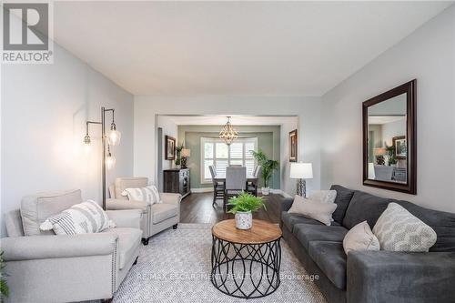 15 Pinecreek Road, Hamilton (Waterdown), ON - Indoor Photo Showing Living Room