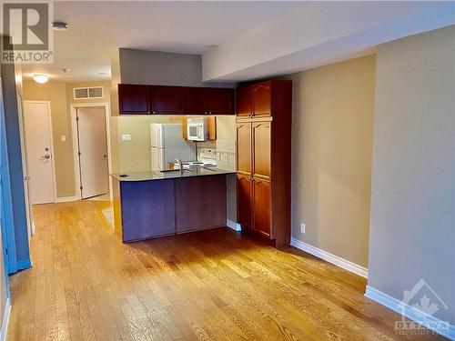 445 Laurier Avenue W Unit#1803, Ottawa, ON - Indoor Photo Showing Kitchen