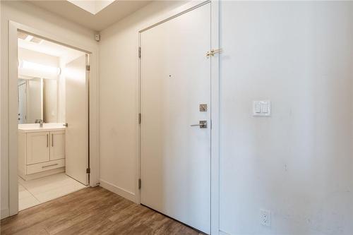 2087 Fairview Street|Unit #504, Burlington, ON - Indoor Photo Showing Other Room