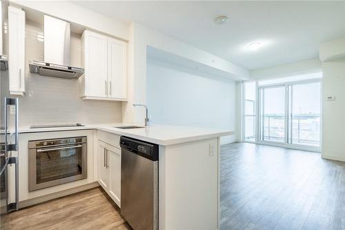 2087 Fairview Street|Unit #504, Burlington, ON - Indoor Photo Showing Kitchen With Upgraded Kitchen