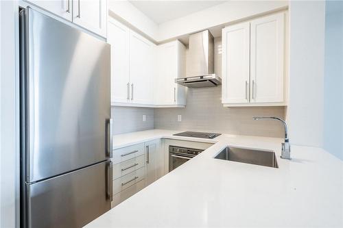 2087 Fairview Street|Unit #504, Burlington, ON - Indoor Photo Showing Kitchen With Upgraded Kitchen