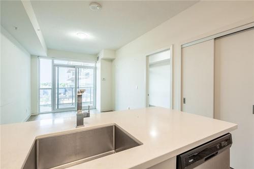 2087 Fairview Street|Unit #504, Burlington, ON - Indoor Photo Showing Kitchen