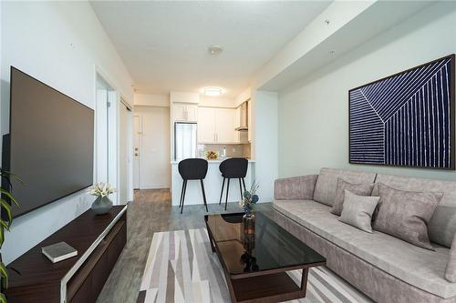 2087 Fairview Street|Unit #504, Burlington, ON - Indoor Photo Showing Living Room