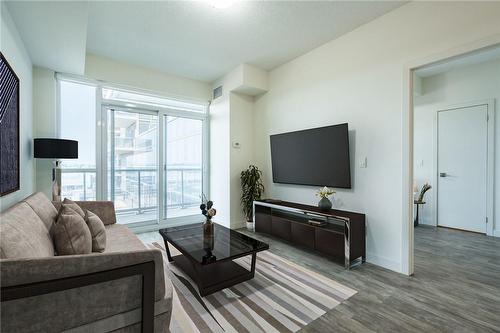 2087 Fairview Street|Unit #504, Burlington, ON - Indoor Photo Showing Living Room