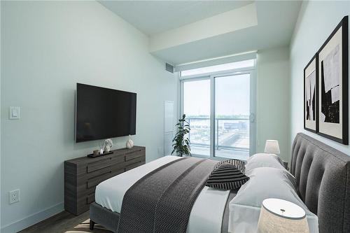 2087 Fairview Street|Unit #504, Burlington, ON - Indoor Photo Showing Bedroom